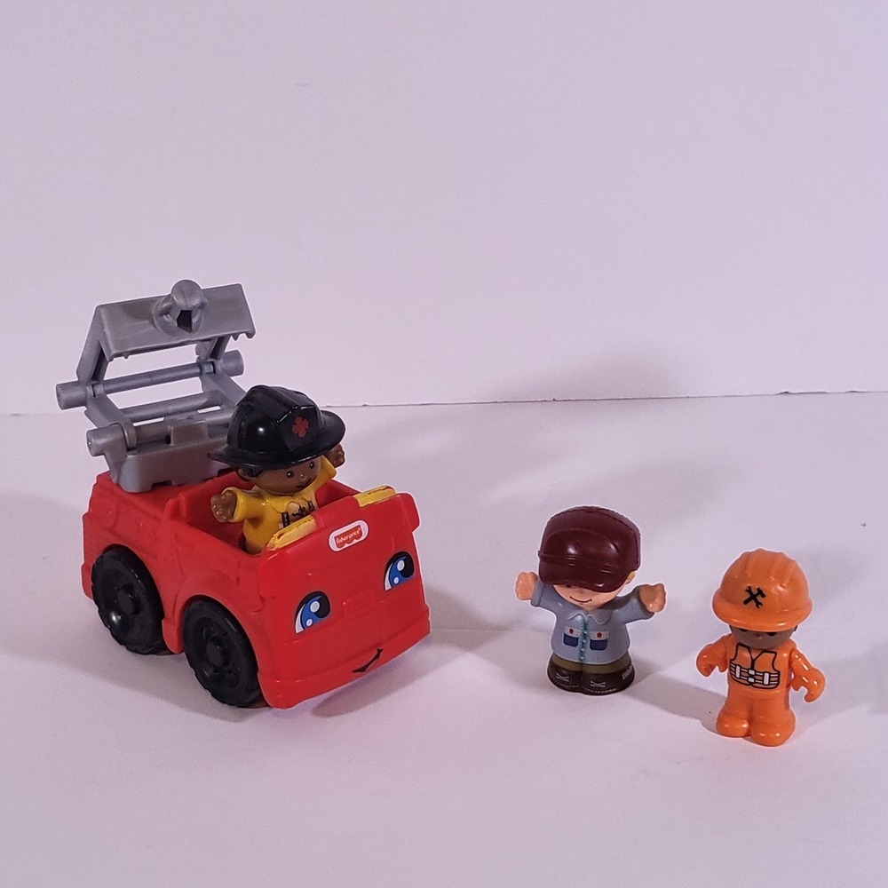 Fisher Price Little People Fire Truck Vehicle Firefighter Worker Figures 2018-19 - Picture 2 of 6